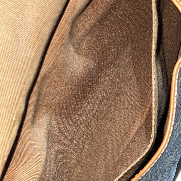 Authentic Vintage Louis Vuitton Saumur 30 Crossbody - Picture 13 of 16